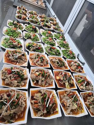 東莞謝崗鎮(zhèn)企業(yè)飯?zhí)贸邪?專業(yè)餐飲服務(wù)，賦能員工健康與企業(yè)發(fā)展